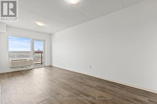 607 - 220 Cannon Street E, Hamilton, ON - Indoor Photo Showing Other Room