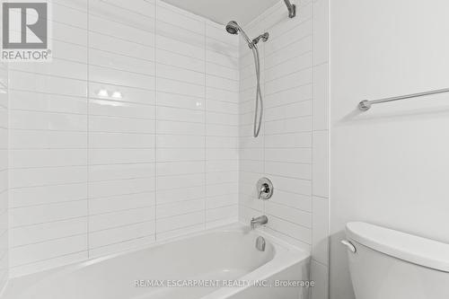 607 - 220 Cannon Street E, Hamilton, ON - Indoor Photo Showing Bathroom