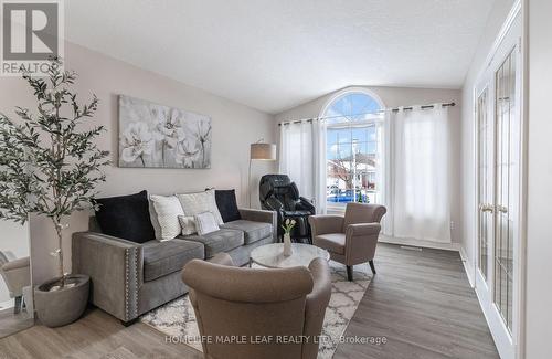 192 Sandy Street, London, ON - Indoor Photo Showing Living Room