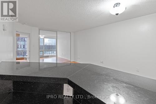 1011 - 1001 Bay Street, Toronto, ON - Indoor Photo Showing Other Room