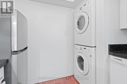 1011 - 1001 Bay Street, Toronto, ON - Indoor Photo Showing Laundry Room