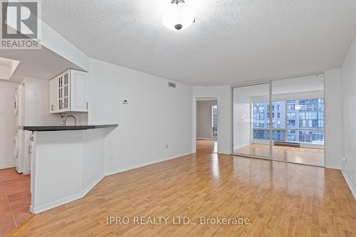 1011 - 1001 Bay Street, Toronto, ON - Indoor