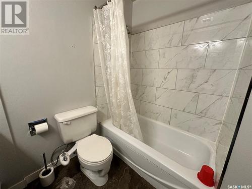 504 4615 Rae Street, Regina, SK - Indoor Photo Showing Bathroom