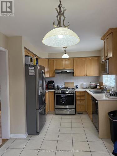 60 Williamson Drive, Brampton, ON - Indoor Photo Showing Kitchen With Double Sink