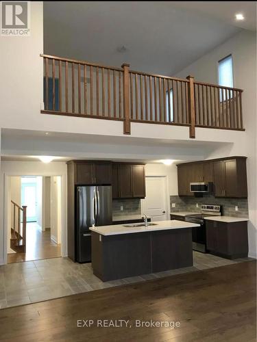 Upper - 63 Franklin Trail, Barrie, ON - Indoor Photo Showing Kitchen