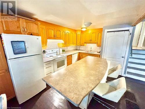 196 Traynor Avenue, Kitchener, ON - Indoor Photo Showing Kitchen