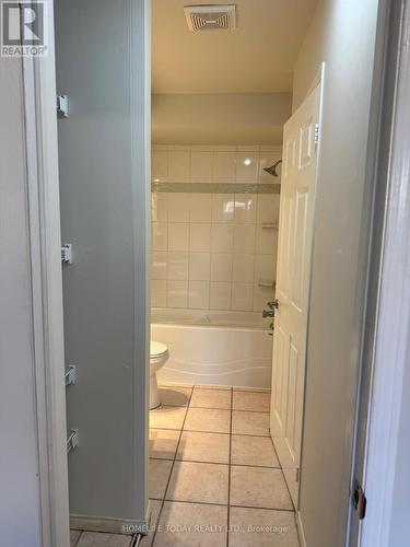 9504 Sheppard Avenue E, Toronto, ON - Indoor Photo Showing Bathroom