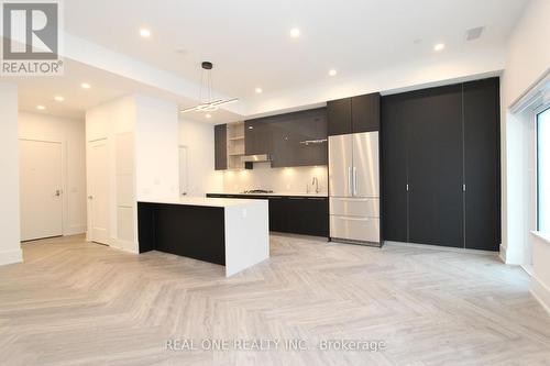 122W - 8 Cedarland Drive, Markham, ON - Indoor Photo Showing Kitchen With Upgraded Kitchen