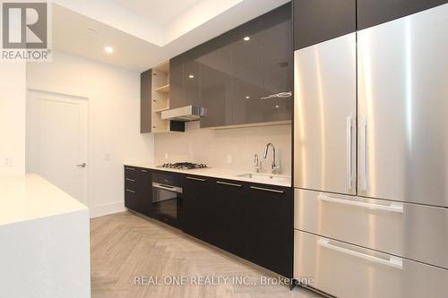 122W - 8 Cedarland Drive, Markham, ON - Indoor Photo Showing Kitchen With Upgraded Kitchen