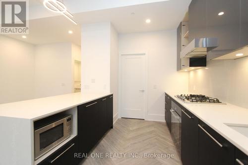 122W - 8 Cedarland Drive, Markham, ON - Indoor Photo Showing Kitchen With Upgraded Kitchen