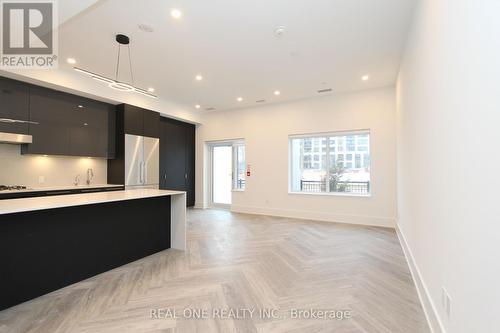 122W - 8 Cedarland Drive, Markham, ON - Indoor Photo Showing Kitchen