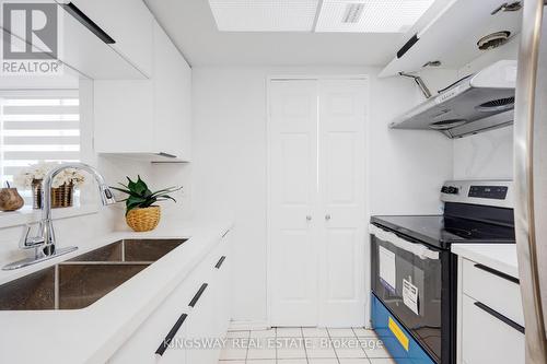 Ph09 - 285 Enfield Place, Mississauga, ON - Indoor Photo Showing Kitchen With Double Sink