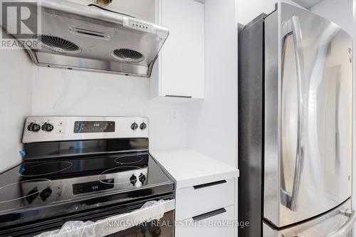 Ph09 - 285 Enfield Place, Mississauga, ON - Indoor Photo Showing Kitchen