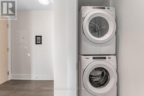 914 - 480 Front Street W, Toronto, ON - Indoor Photo Showing Laundry Room