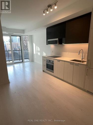 801 - 308 Jarvis Street, Toronto, ON - Indoor Photo Showing Kitchen