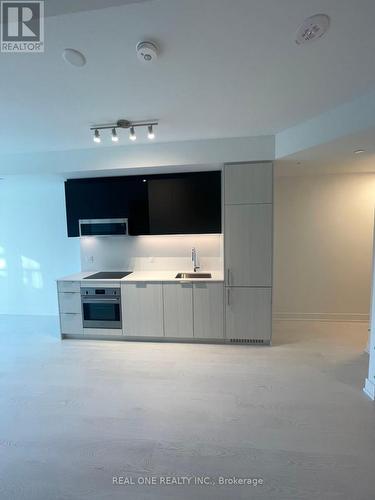 801 - 308 Jarvis Street, Toronto, ON - Indoor Photo Showing Kitchen