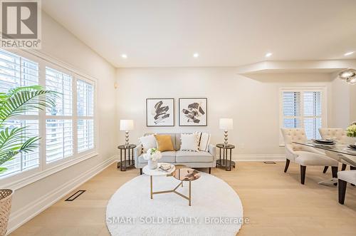 44 Libra Avenue, Richmond Hill, ON - Indoor Photo Showing Living Room