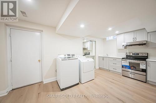 44 Libra Avenue, Richmond Hill, ON - Indoor Photo Showing Laundry Room