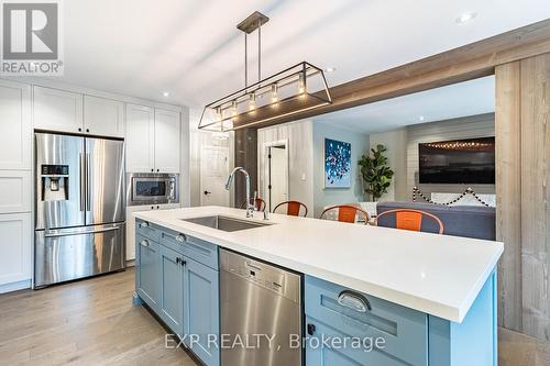 1343 Nottinghill Gate, Oakville, ON - Indoor Photo Showing Kitchen