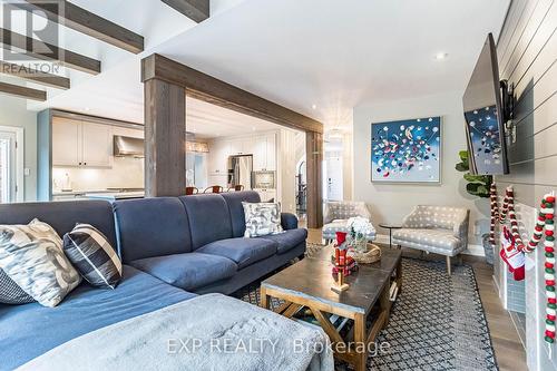 1343 Nottinghill Gate, Oakville, ON - Indoor Photo Showing Living Room