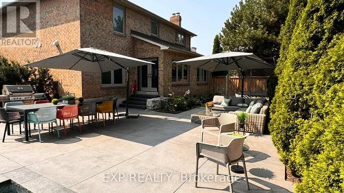 1343 Nottinghill Gate, Oakville, ON - Outdoor