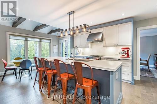 1343 Nottinghill Gate, Oakville, ON - Indoor Photo Showing Kitchen With Double Sink With Upgraded Kitchen