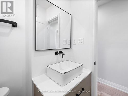 107 Lomar Drive, Toronto, ON - Indoor Photo Showing Bathroom