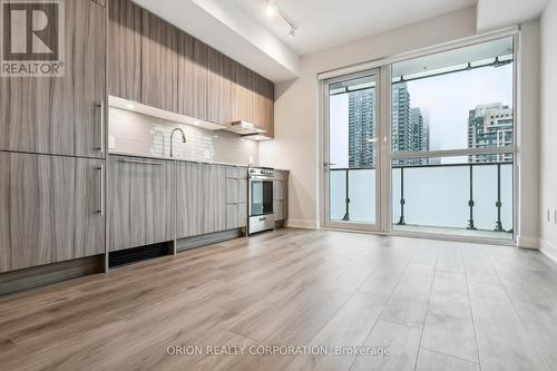 1109 - 4130 Parkside Village Drive, Mississauga, ON - Indoor Photo Showing Kitchen