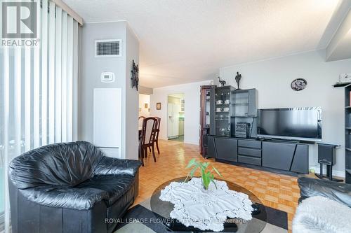 706 - 50 Elm Drive E, Mississauga, ON - Indoor Photo Showing Living Room