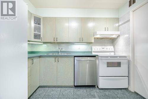 706 - 50 Elm Drive E, Mississauga, ON - Indoor Photo Showing Kitchen