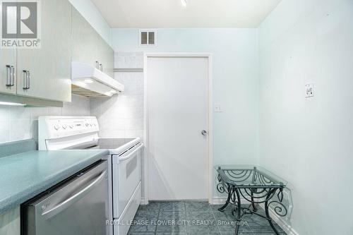 706 - 50 Elm Drive E, Mississauga, ON - Indoor Photo Showing Kitchen