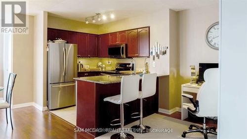 813 - 220 Forum Drive, Mississauga, ON - Indoor Photo Showing Kitchen With Stainless Steel Kitchen