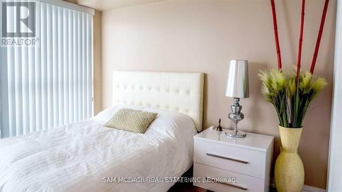 813 - 220 Forum Drive, Mississauga, ON - Indoor Photo Showing Bedroom