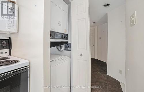 1702 - 99 Harbour Square, Toronto, ON - Indoor Photo Showing Laundry Room