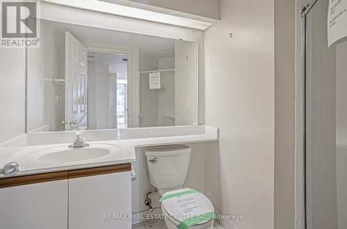 1702 - 99 Harbour Square, Toronto, ON - Indoor Photo Showing Bathroom