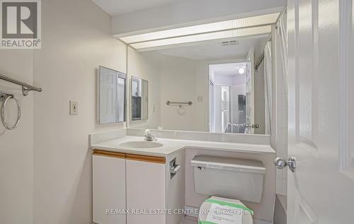 1702 - 99 Harbour Square, Toronto, ON - Indoor Photo Showing Bathroom