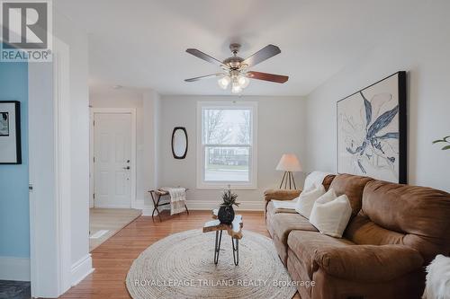 123 Whiting Street, Ingersoll (Ingersoll - South), ON - Indoor Photo Showing Living Room