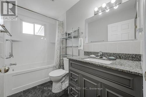 732 Salter Avenue, Woodstock (Woodstock - South), ON - Indoor Photo Showing Bathroom