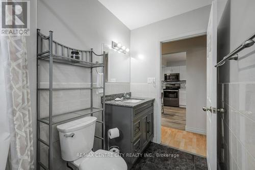 732 Salter Avenue, Woodstock (Woodstock - South), ON - Indoor Photo Showing Bathroom