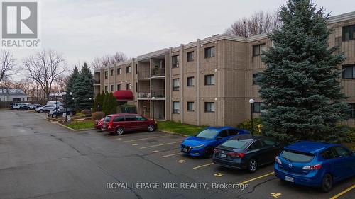 230 - 4658 Drummond Road, Niagara Falls (211 - Cherrywood), ON - Outdoor