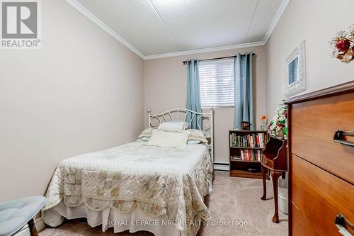 230 - 4658 Drummond Road, Niagara Falls (211 - Cherrywood), ON - Indoor Photo Showing Bedroom