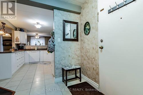 230 - 4658 Drummond Road, Niagara Falls (211 - Cherrywood), ON - Indoor Photo Showing Kitchen