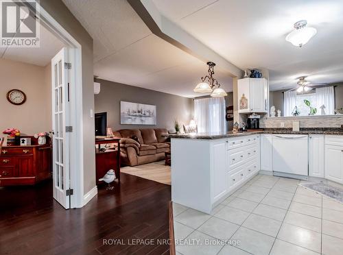 230 - 4658 Drummond Road, Niagara Falls (211 - Cherrywood), ON - Indoor Photo Showing Kitchen