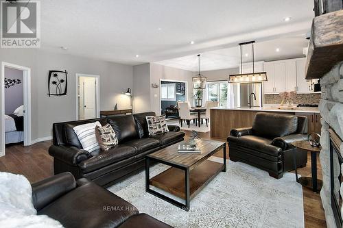 34 Davis Street, Collingwood, ON - Indoor Photo Showing Living Room