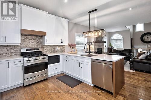 34 Davis Street, Collingwood, ON - Indoor Photo Showing Kitchen With Upgraded Kitchen