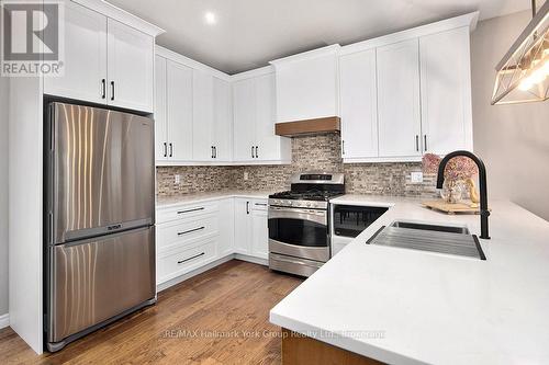 34 Davis Street, Collingwood, ON - Indoor Photo Showing Kitchen With Upgraded Kitchen