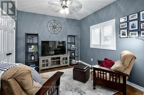 34 Davis Street, Collingwood, ON - Indoor Photo Showing Living Room