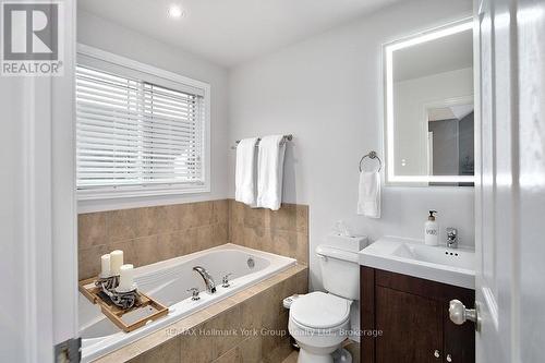 34 Davis Street, Collingwood, ON - Indoor Photo Showing Bathroom