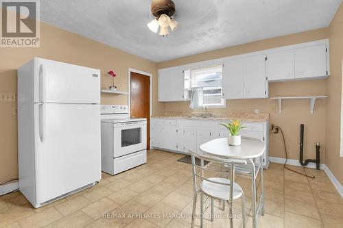 17-19 Anthony Street, Cornwall, ON - Indoor Photo Showing Kitchen