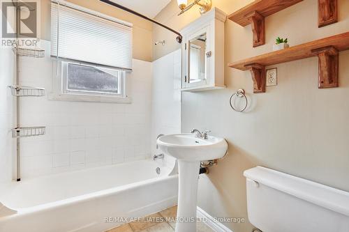 17-19 Anthony Street, Cornwall, ON - Indoor Photo Showing Bathroom